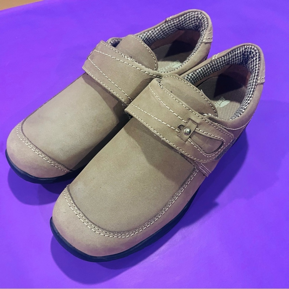 Barefoot Freedom by DREW Antwerp Woman’s 8.5M Taupe Leather Suede Comfort Shoe